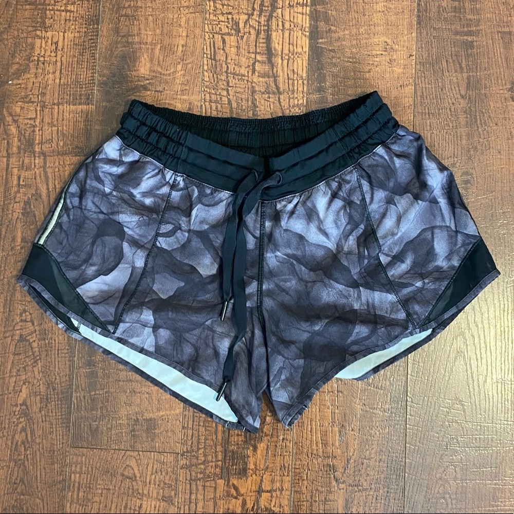 Lululemon Hotty Hot Short 4” size 6